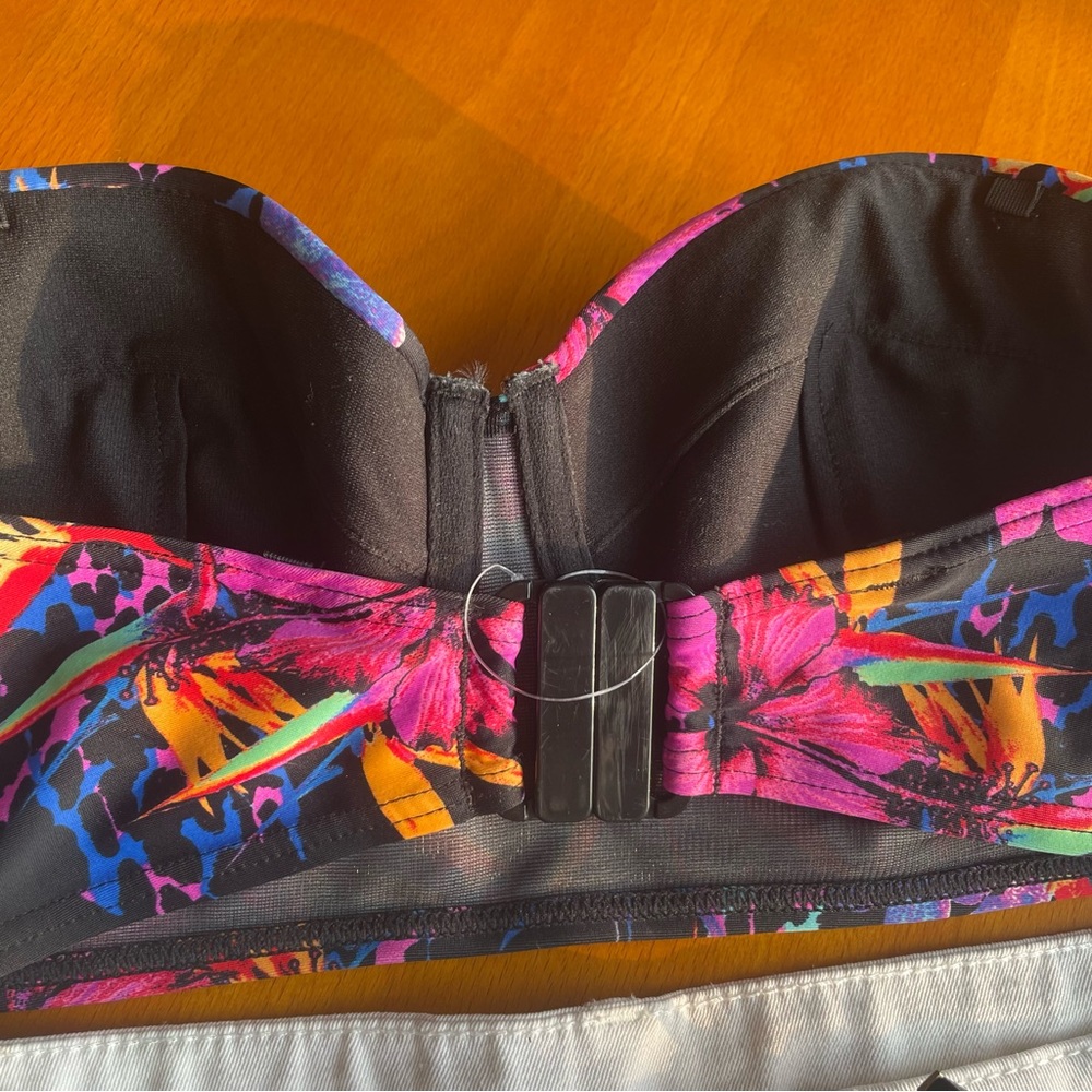 Bikini style crop top - lightly padded - Picture 5 of 5